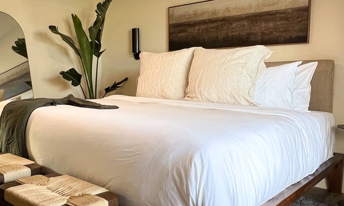 Old Las Palmas Hotel | Queen Suite with Poolside Charm