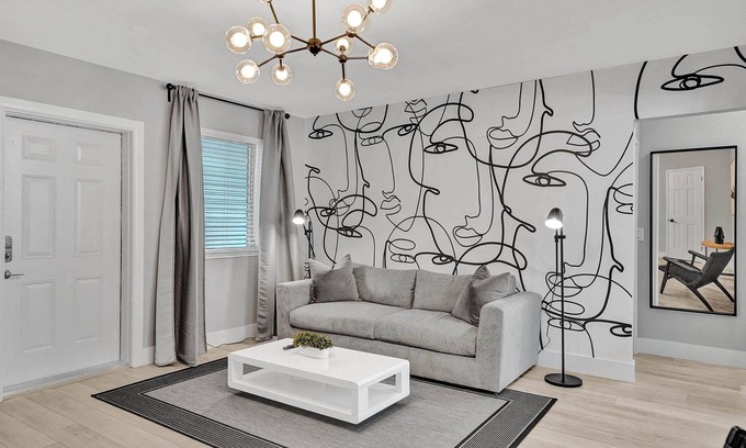 West Avenue Apartment | Queens Suite 2BD/2BA Miami Beach Lincoln Casa