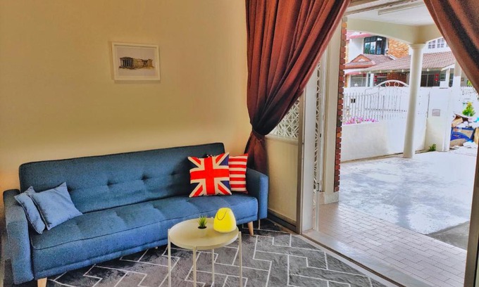 Kampung Sungai Nibong House | Queensbay Mall, Up to 5 Pax, 2 Bedrooms, 1 Bathroom, 1 Car Park by Star Home