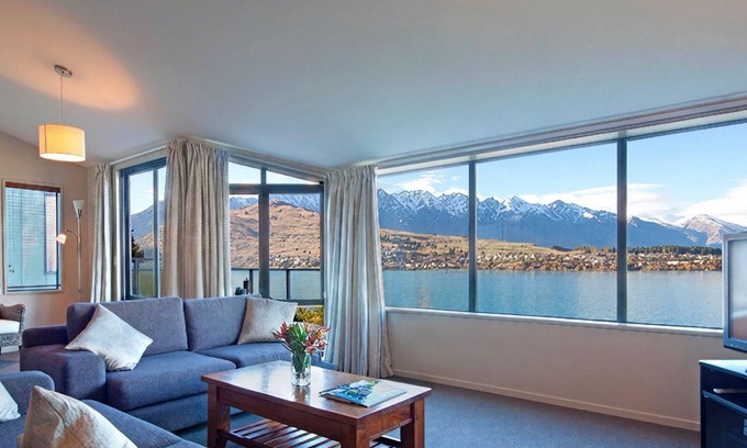 Queenstown Apartment | Queenstown Escape | Heated Pool & Stunning Lake Views | 2 Bedrooms