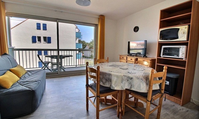 Hardelot-Plage Apartment | QUEENVICT F2 : Near the sea and shops, studio 2 persons with balcony 2nd floor