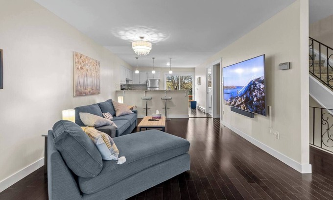 Downtown St. John's House | Quidi Vidi | King | 3 Doubles | Parking | Office