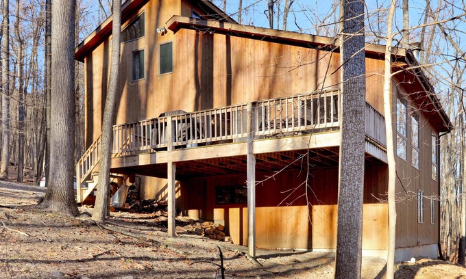 Berkeley Springs Cabin | Quiescence-Tranquil Escape, Private Office Space