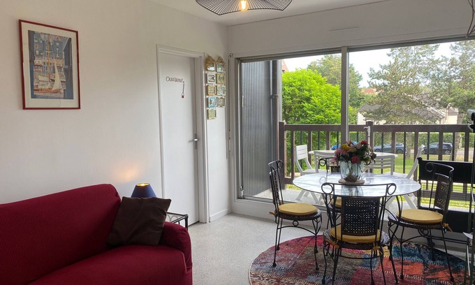 Villers-sur-Mer Apartment | Quiet 1-Bedroom Apartment with Balcony and Garden View Near Beach
