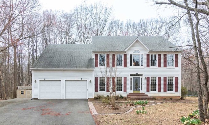 Fairfax House | Quiet 2-Story Home | Garden View & Large Kitchen