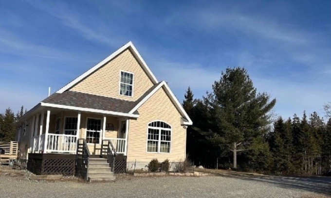 Bernard House | Quiet 3-bedroom house in Southwest Harbor, perfect for families with pets!