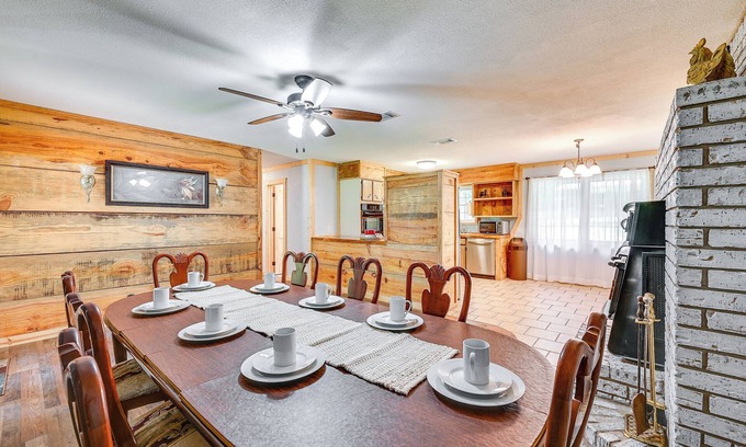 Broken Bow House | Quiet Abode w/Gas Grill ~ 5 Miles to Broken Bow!