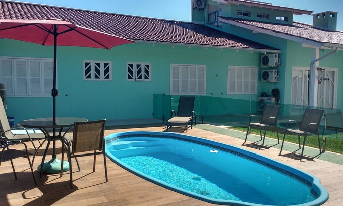 Ponta das Canas House | Quiet and safe house with barbecue and heated pool, 250 meters from the sea.