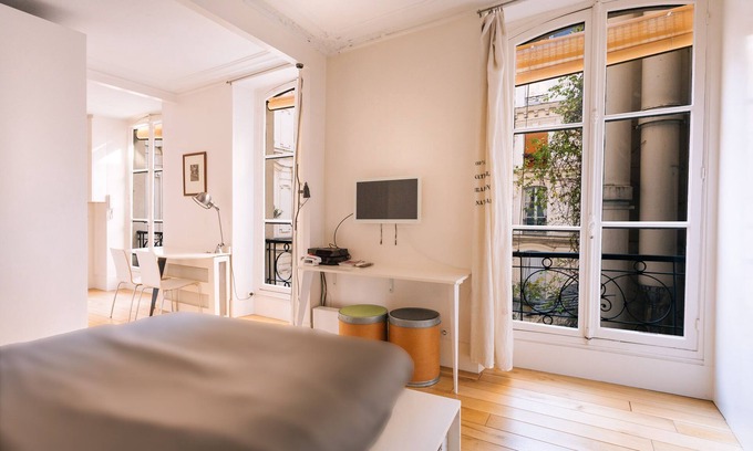 Quartier Saint-Ambroise Apartment | Quiet And Airy Luxury Studio In The Upper Marais