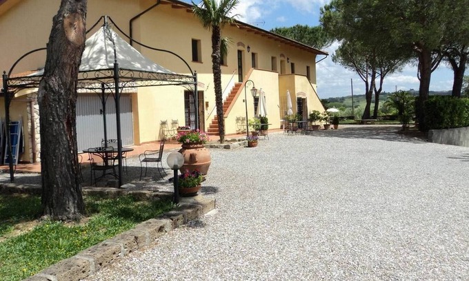 Lari Apartment | Quiet and beautiful holiday complex in Tuscany, pool,Wi-Fi,G4