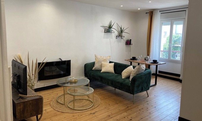 Bastide Apartment | Quiet and bright 52 m² apartment in Bordeaux.