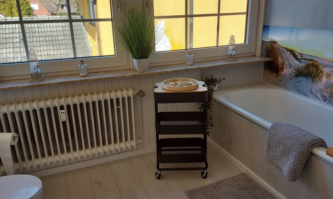 Friedeburg Apartment | Quiet and centrally located apartment (approx. 80m/2) Friedeburg "The gateway to the North Sea"