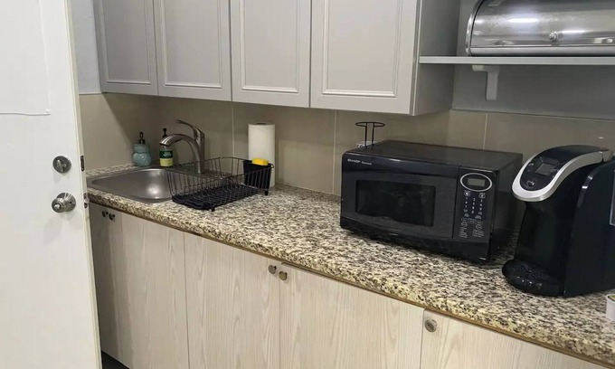 Hialeah House | Quiet and Cheerful Casa Particular with parking