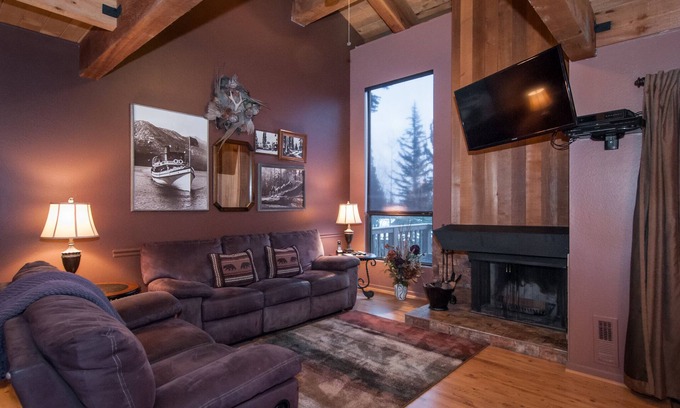 Lake Forest House | Quiet and Serene Tahoe Getaway + Private Beach + Pool + Tennis