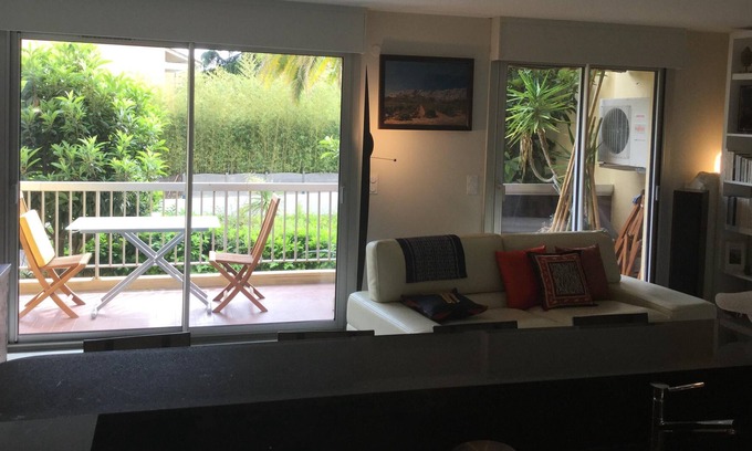 Aiguerelles Apartment | quiet and strategically well located apartment