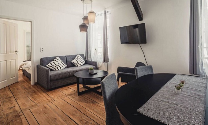 Lahr House | Quiet apartment (No. 6) with old, renovated floorboards