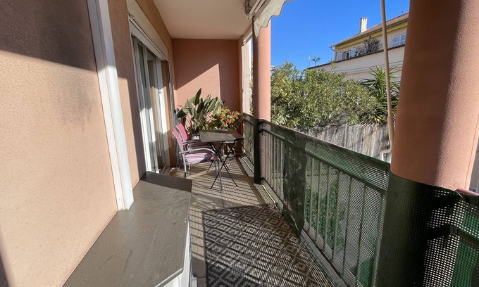 Riou - Petit Juas - Av de Grasse Apartment | Quiet Apartment Close To The Center