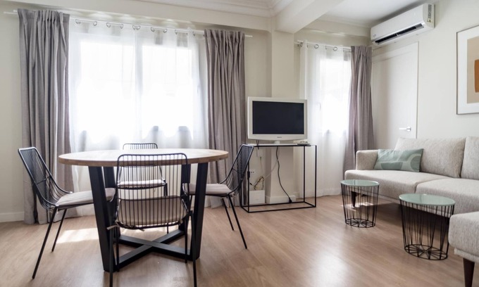 La Seu Apartment | Quiet Apartment Pl. Cisneros 2 -5 pax, in Ciutat Vella, in downtown Valencia