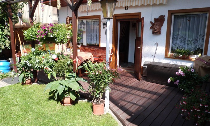 Lausen House | Quiet at the Kulkwitzer See swimming, diving, walking, relaxing in the garden