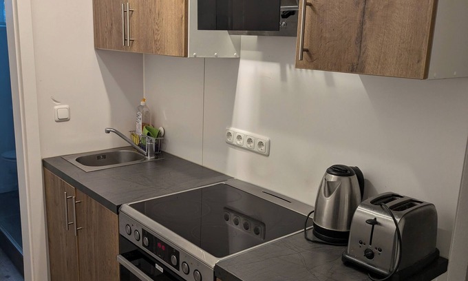 Center Apartment | Quiet basement accommodation with private entrance. Ideal for couples!