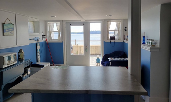 Grand Bay-Westfield Apartment | Quiet beachfront apartment on the majestic Grand Bay. 15 mins to Saint John. NB.