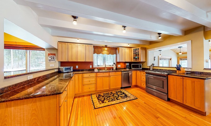 Woodstock House | Quiet & Beautiful Home Near Pemigewasset River with Free WiFi - Dogs OK