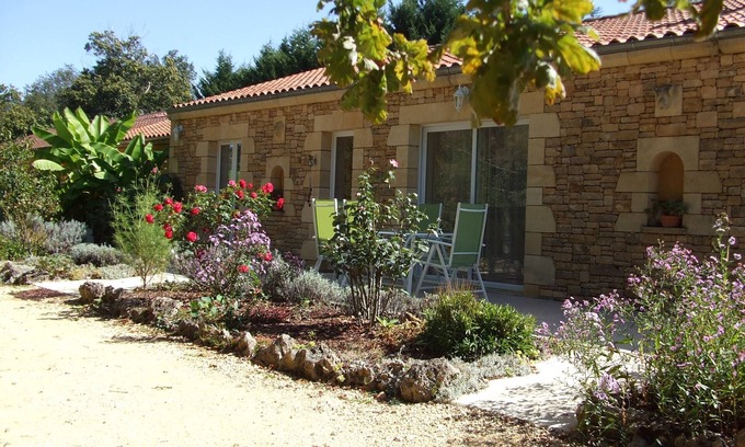 Sarlat-la-Caneda House | Quiet bungalow - private heated pool 5 mins from SARLAT