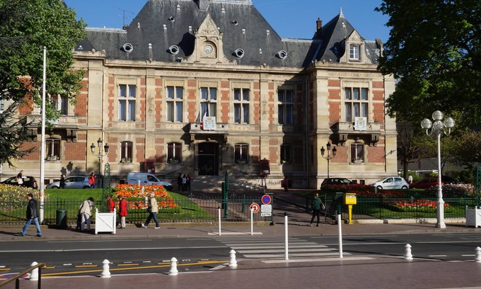 Montrouge Apartment | Quiet, charming and comfortable 2-bedroom apartment 50m from metro line 4