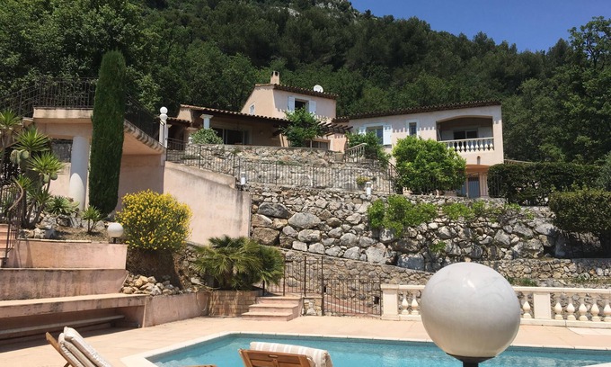 Saint-Jeannet Apartment | Quiet, comfortable studio with a panoramic view of The French Riviera