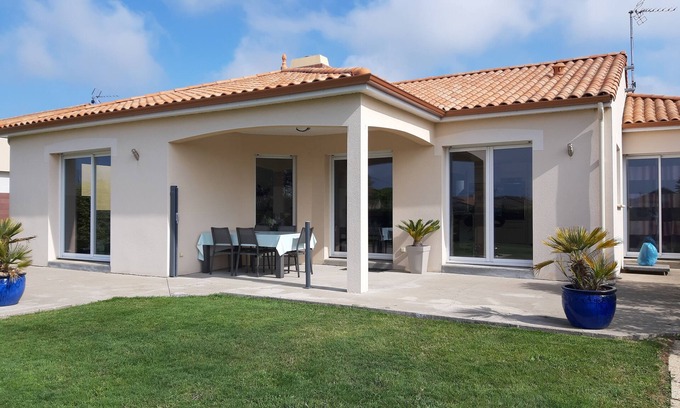 Ste Marie sur Mer House | Quiet, comfortable house - Large open spaces - Close to shops and the sea