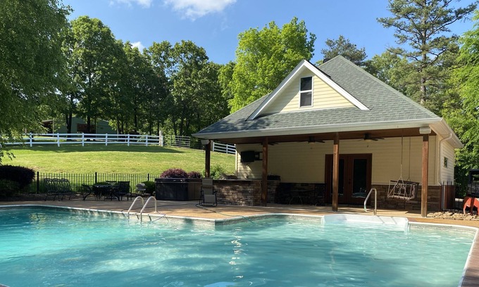 Oxford House | Quiet Cottage with Hot Tub