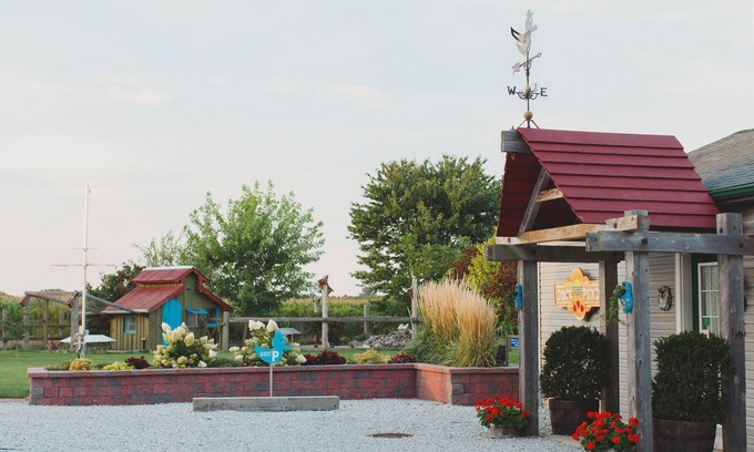 Leamington House | Quiet country setting outside of Leamington. Close to Point Pelee National Park