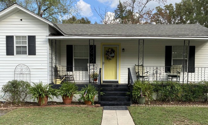 Freestate Cottage | Quiet country cottage - 5 min from major interstates