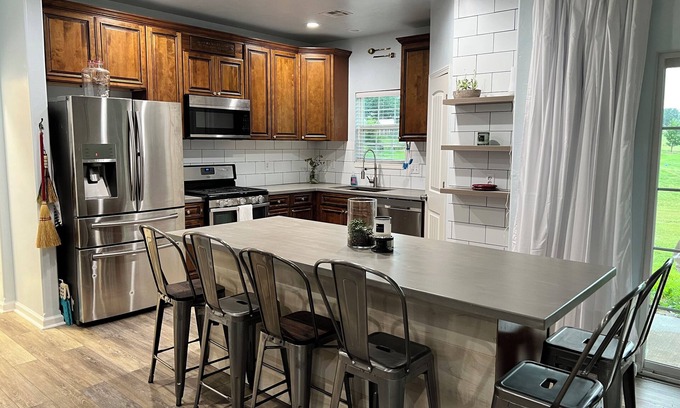 Stillwater House | Quiet Country Home 3mins to Fairgrounds and 8 min to town - 1 acre 4 bedroom