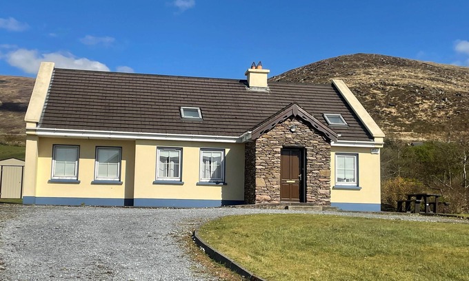 Dingle House | Quiet, Country 'Home Away from Home' - Dingle, County Kerry