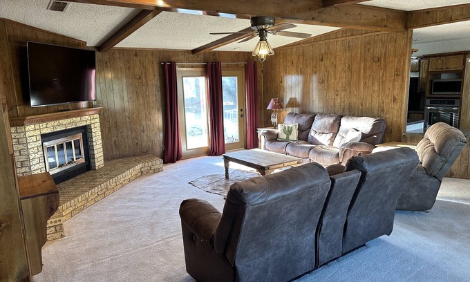 Midland House | Quiet Country Home/Horse Friendly