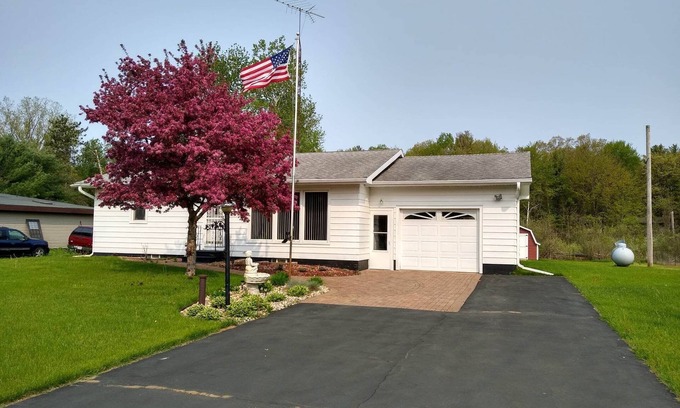 Stevens Point House | Quiet country house