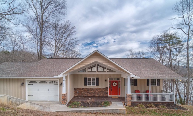 Big Creek House | Quiet Cove in Big Creek