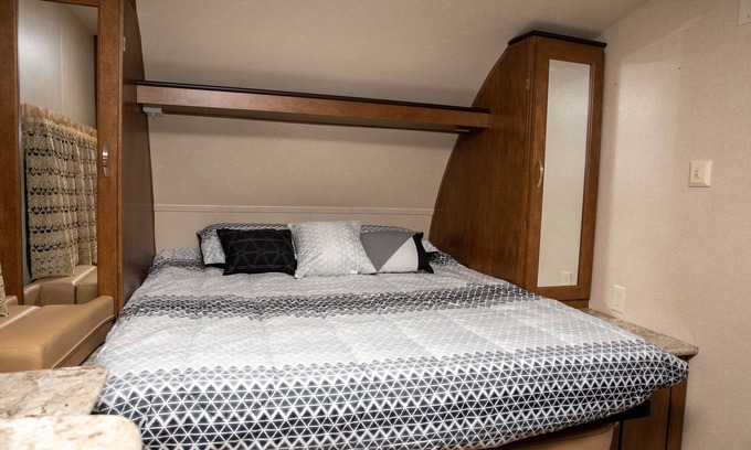 Niceville House | Quiet Cozy Camper w/ Internet