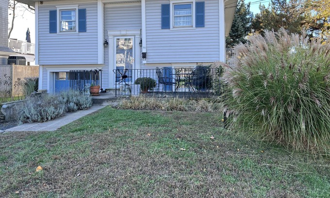Fairfield Cottage | Quiet, Cozy, Coastal Beach Cottage, adjacent to Jennings Beach!