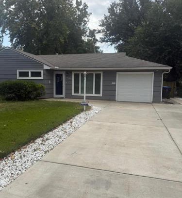 Topeka House | Quiet Cozy Haven for Relaxation & Work in Topeka, Kansas