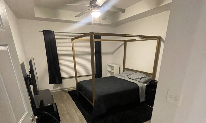 Dunwoody Apartment | Quiet Cozy shared apartment in adorable Dunwoody.