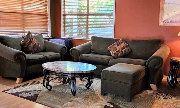 Desert View Village House | Quiet desert getaway, ping-pong, BBQ, citrus