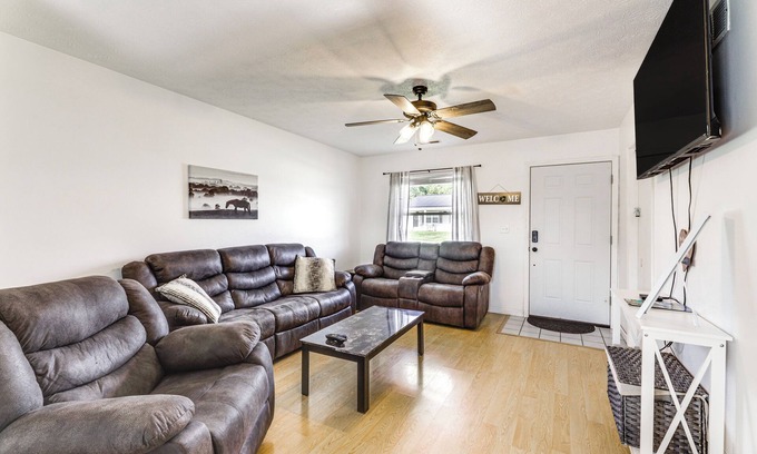 Dry Ridge House | Quiet Dry Ridge Home w/Yard - Near Ark Encounter!