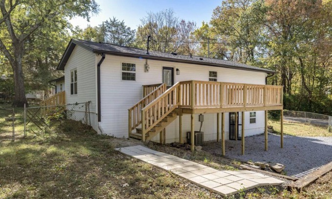 Talbot's Corner Apartment | Quiet East Nashville Basement Apartment