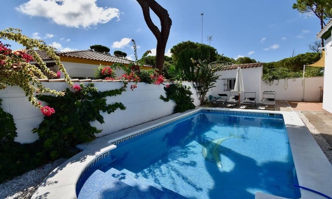 Chiclana de la Frontera Villa | Quiet Villa Joanna with nice outside area and barbecue