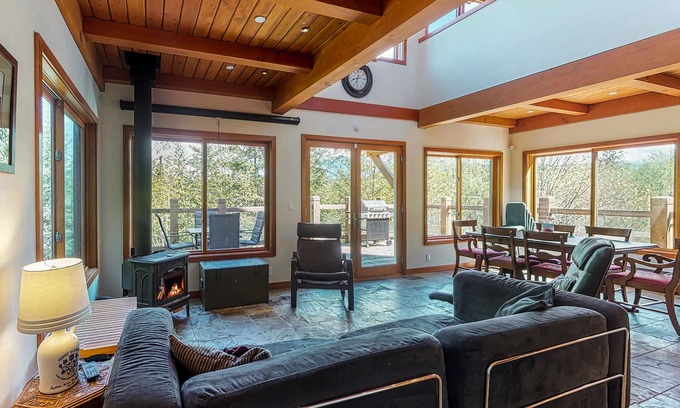 Lake Roesiger House | Quiet, family friendly home w/WiFi, large deck, & full kitchen - Dogs are OK