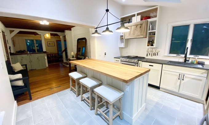 Roseland House | Quiet farmhouse with pond, trails, hot tub, close to skiing and breweries