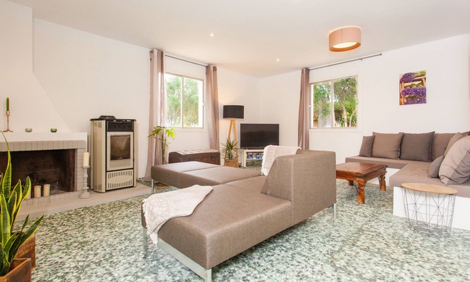 Ses Salines House | Quiet finca on the outskirts, child-friendly