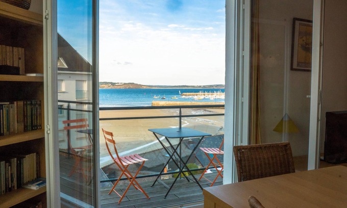 Crozon Apartment | Quiet flat with sea view, 2 bedrooms, free wifi